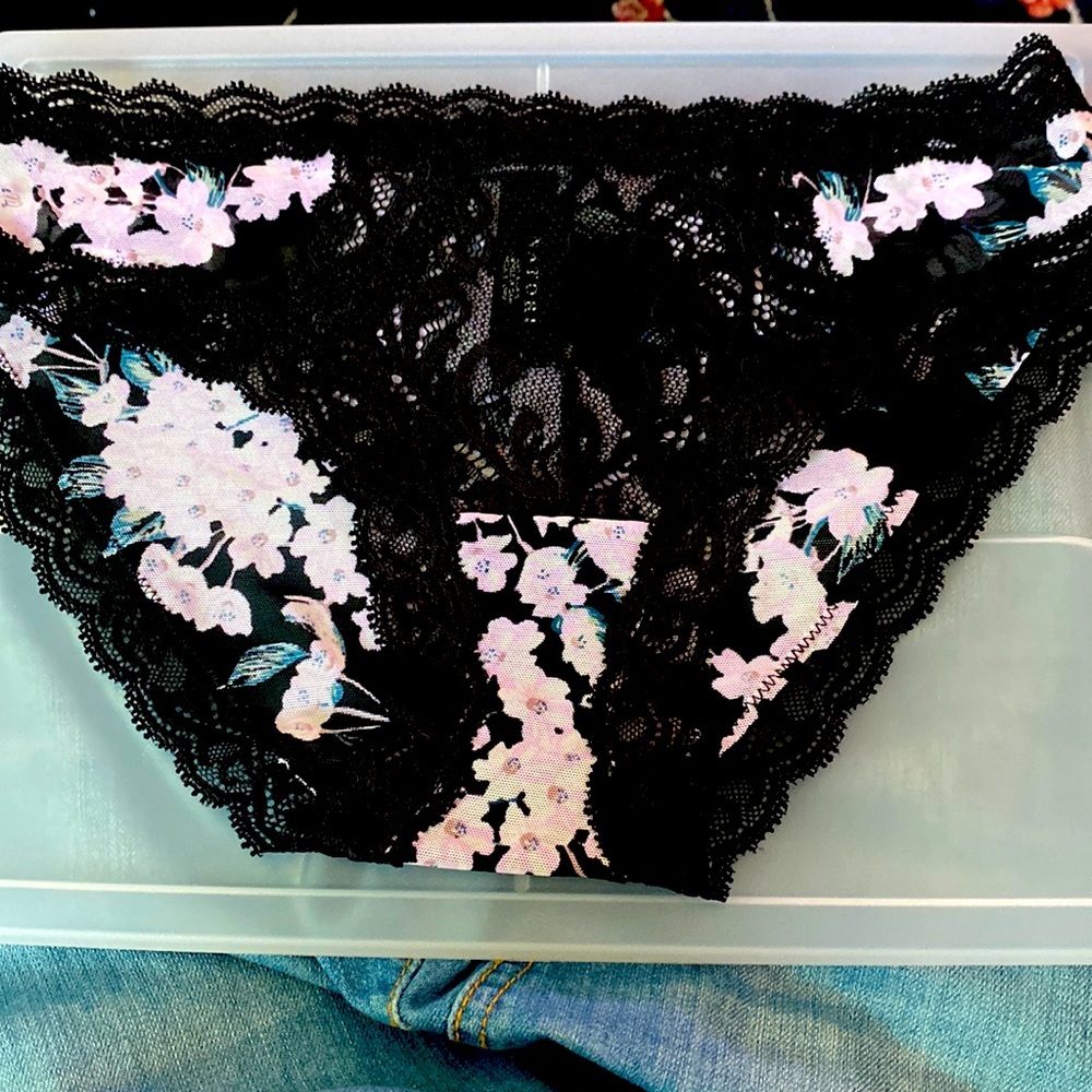 Natori Black Label Bikini Panties, Size M